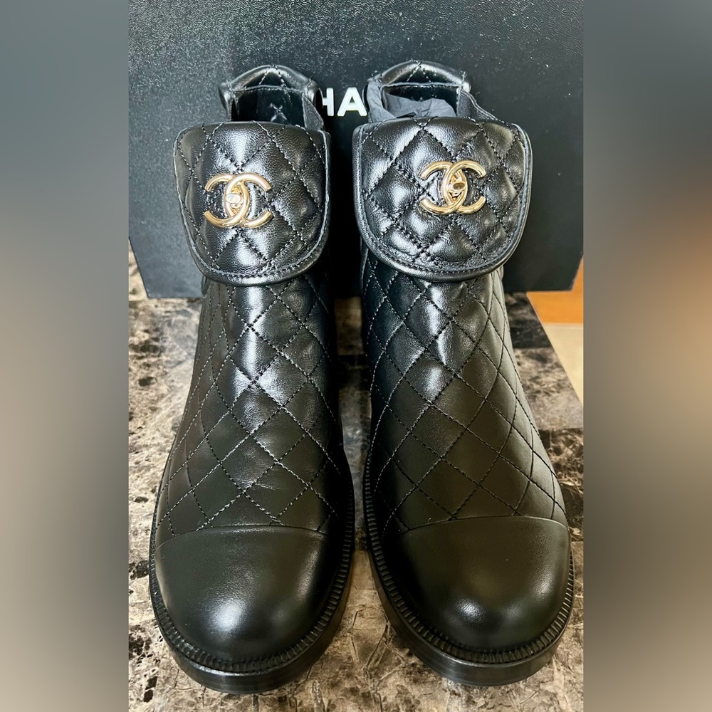 🚚SOLD!🎁 Chanel 2023 Interlocking C Matelassé Cap Toe Lambskin Ankle Boots